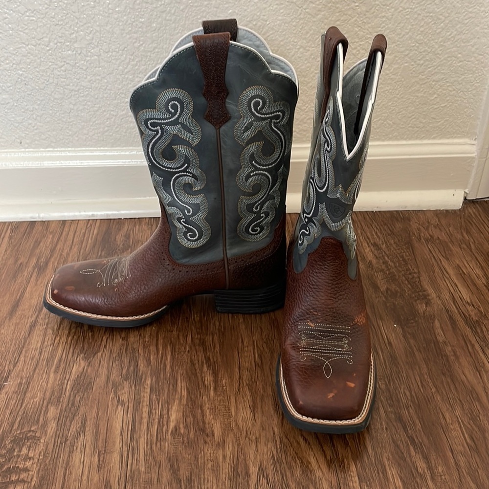 Ariat boots, size 6.5.